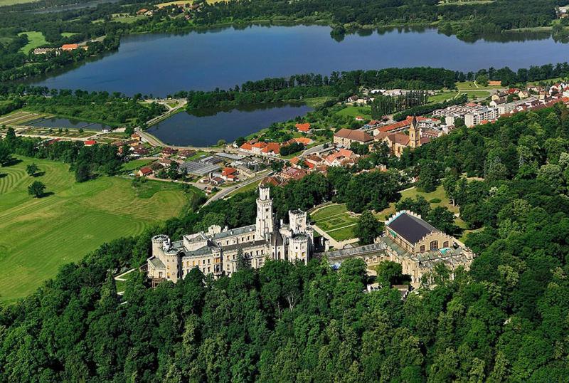 Zavis Z Falkenstejna Глубока-над-Влтавой Экстерьер фото